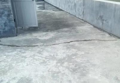 石峰楼顶漏水维修公司分享下如何解决卫生间隐蔽部位漏水的问题?